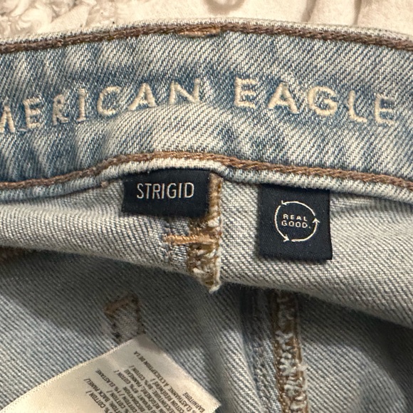American Eagle Strigid Mom Jeans - Picture 2 of 4